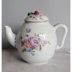 Vintage Mennecy Victoria & Albert Museum Porcelain Teapot Franklin Mint 1985